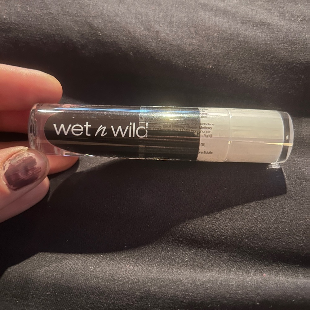 BNIP Wet n Wild Black Lipstick with shine and NO STICKY feeling!